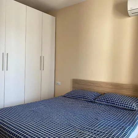 Lejlighed Brand New With Outdoor Swimming Pool *