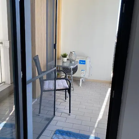 Lejlighed Brand New With Outdoor Swimming Pool *