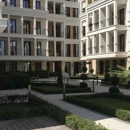 Lejlighed Brand New With Outdoor Swimming Pool