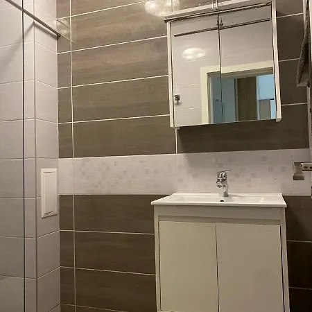 Brand New With Outdoor Swimming Pool شقة فارنا