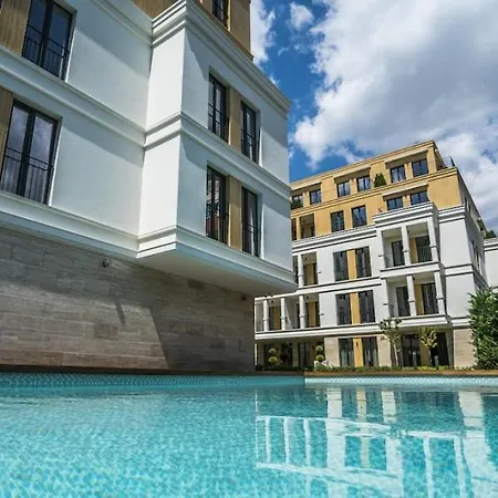 Brand New With Outdoor Swimming Pool * فارنا