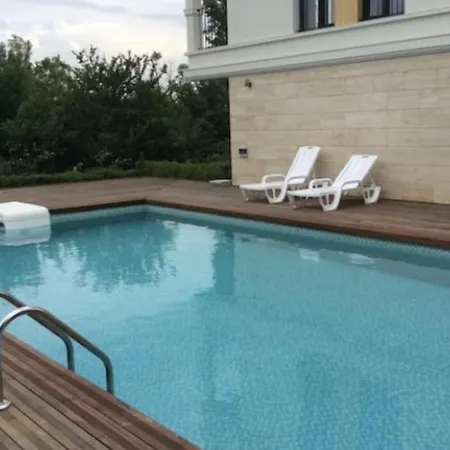 Brand New With Outdoor Swimming Pool * فارنا